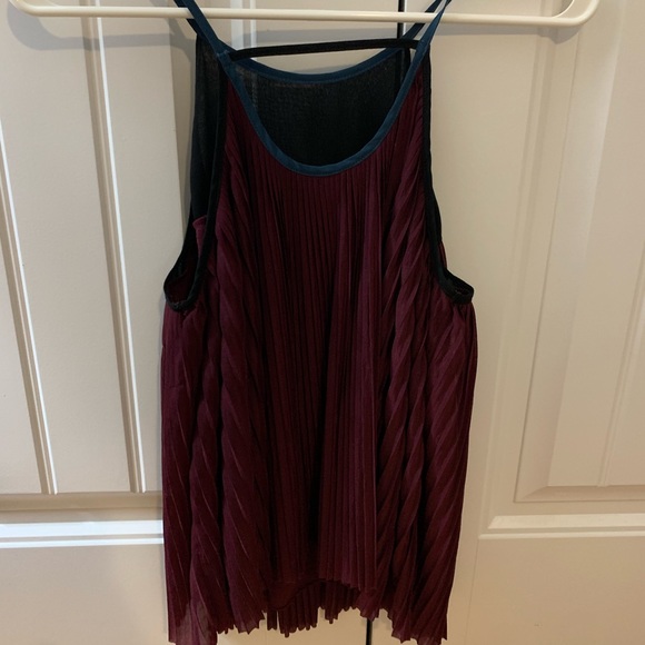 Spaghetti String Flowy Tank - Picture 2 of 2